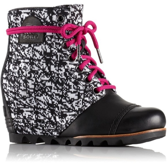 Sorel Shoes - Sorel PDX Wedge Boot with Black and White Shaft and Hot Pink Laces Size 9 NIB💗🖤